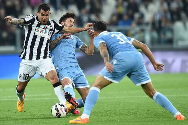 Serie A Juventus Turin - Lazio Rom Carlos TevezDanilo CataldiDos Santos Mauricio 