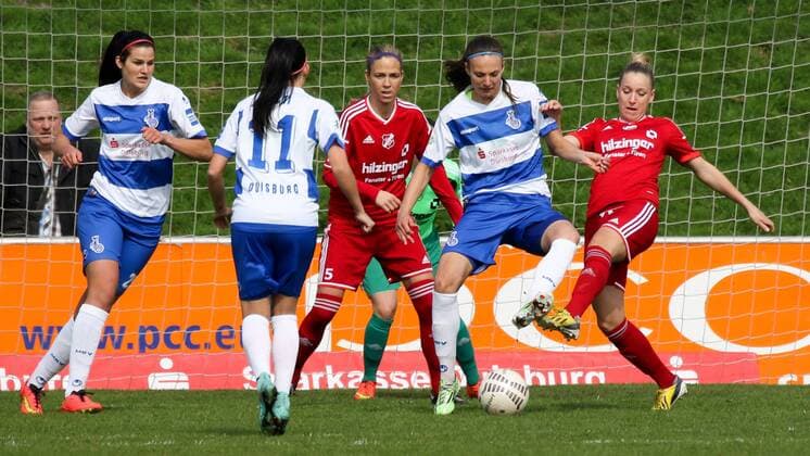 v.li.: Lucie Vonkova (MSV Duisburg), Cecilie Sandvej (SC Sand), Zweikampf, Duell, duel, tackle, Dynamik, Action, Aktion, Fussball, Allianz Frauen-Bundesliga, MSV Duisburg - SC Sand, xozx