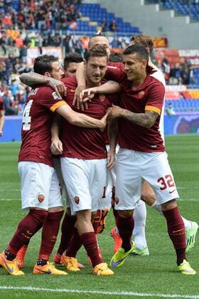 As Roma 19 04 2015 - campionato di calcio serie A AS Roma - FC Atalanta Bergamo foto AntonelloxSammarco Image nella foto: esultanza gol Francesco Totti 