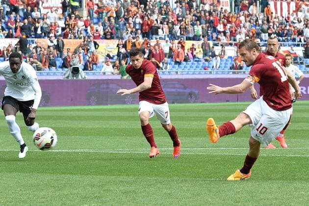 As Roma 19 04 2015 - campionato di calcio serie A AS Roma - FC Atalanta Bergamo foto AntonelloxSammarco Image nella foto: gol Francesco Totti 