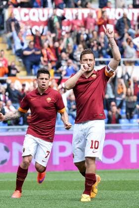 Esultanza Francesco Totti dopo il gol su calcio di rigore. Goal celebration con Juan Manuel Iturbe Roma 19-04-2015 Stadio Olimpico, Football Calcio Campionato Italiano Serie A AS Roma - FC Atalanta Bergamo Foto AndreaxStaccioli Insidefoto andreaxstaccioli