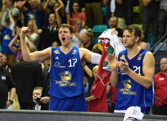 19.04.2015, xjhx, Basketball BBL, Frankfurt Skyliners - FC Bayern Muenchen, v.l. Johannes Voigtmann (Fraport Skyliners Frankfurt), Danilo Barthel (Fraport Skyliners Frankfurt) jubeln jubelt nach Spielende.