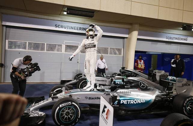 Motorsports: FIA Formula One World Championship WM Weltmeisterschaft 2015, Grand Prix of Bahrain, 44 Lewis Hamilton (GBR, Mercedes AMG Petronas Formula One Team), xHOCHxZWEIx