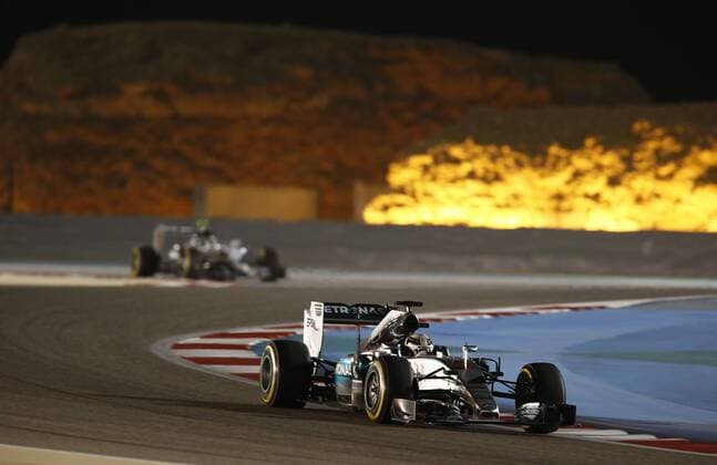 Motorsports: FIA Formula One World Championship WM Weltmeisterschaft 2015, Grand Prix of Bahrain, 44 Lewis Hamilton (GBR, Mercedes AMG Petronas Formula One Team), xHOCHxZWEIx
