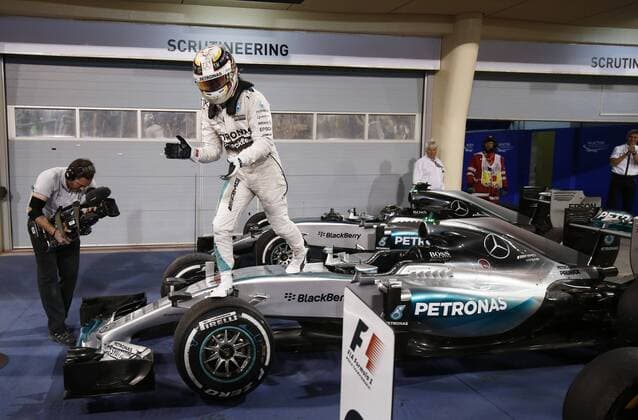 Motorsports: FIA Formula One World Championship WM Weltmeisterschaft 2015, Grand Prix of Bahrain, 44 Lewis Hamilton (GBR, Mercedes AMG Petronas Formula One Team), xHOCHxZWEIx