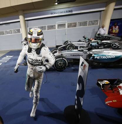 Motorsports: FIA Formula One World Championship WM Weltmeisterschaft 2015, Grand Prix of Bahrain, 44 Lewis Hamilton (GBR, Mercedes AMG Petronas Formula One Team), xHOCHxZWEIx