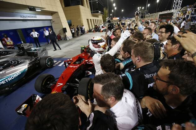 Motorsports: FIA Formula One World Championship WM Weltmeisterschaft 2015, Grand Prix of Bahrain, 44 Lewis Hamilton (GBR, Mercedes AMG Petronas Formula One Team), xHOCHxZWEIx