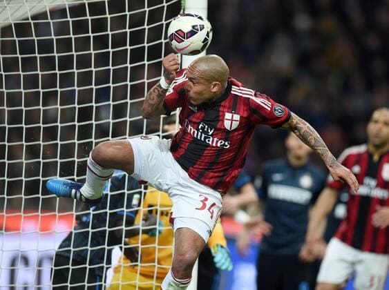 FUSSBALL INTERNATIONAL SERIE A SAISON 2014 2015 31. Spieltag Inter Mailand - AC Mailand 19.04.2015 Nigel De Jong (AC Mailand) am Ball 
