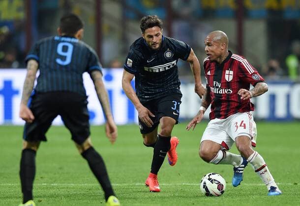 FUSSBALL INTERNATIONAL SERIE A SAISON 2014 2015 31. Spieltag Inter Mailand - AC Mailand 19.04.2015 Nigel De Jong (re, AC Mailand) gegen Danilo D Ambrosio (Mitte, Inter Mailand) 