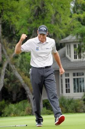 19 April 2015: Jim Furyk putts for a birdie on the 2nd playoff hole and celebrates winning the tournament during the final round of the RBC Heritage Presented by Boeing golf tournament at Harbour Town Golf Links in Hilton Head Island, SC. GOLF: APR 19 PGA Golf Herren - RBC Heritage - Final Round Icon2011504199712 EDITORIAL USE ONLY