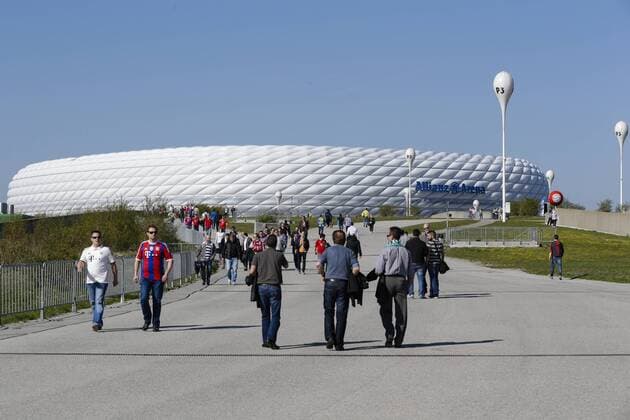 21.04.2015. Munich, Germany. Champions League Football, quarter-final, second leg. Bayern Munich. Fans make their way to the Allianz Arena before the game xCraigxMercerx  ActionPlus11614758