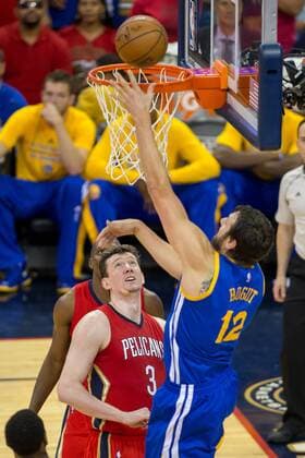April 23, 2015: Golden State Warriors center Andrew Bogut (12) taps the ball into the basket as New Orleans Pelicans center Omer Asik (3) looks on during the game between Golden State Warriors and New Orleans Pelicans at the Smoothie King Center in New Orleans, LA. Stephen Lew CSM NBA Basketball Herren USA 2015: Warriors at Pelicans APR 23 - ZUMAc04_