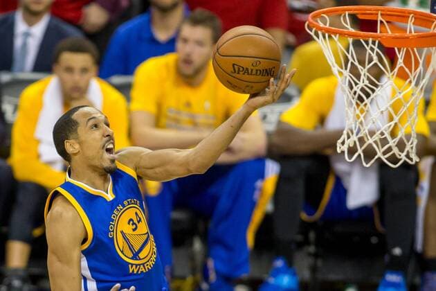 April 23, 2015: Golden State Warriors guard Shaun Livingston (34) shoots a lay up during the game between Golden State Warriors and New Orleans Pelicans at the Smoothie King Center in New Orleans, LA. Stephen Lew CSM NBA Basketball Herren USA 2015: Warriors at Pelicans APR 23 - ZUMAc04_