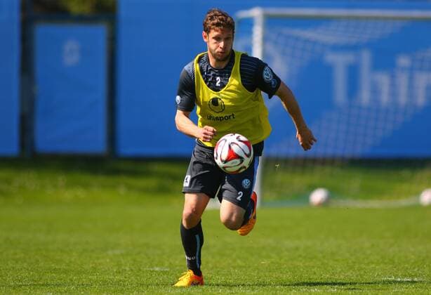 Moritz Volz (1860) am Ball Fussball 2.BL 24.04.2015 TSV 1860 München Training