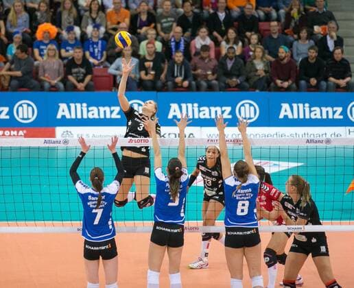 Kristina Mikhailenko 3 (Dresdner SC) greift an, Allianz MTV Stuttgart vs Dresdner SC, 1. Volleyball Bundesliga Play-Off Finale Spiel 2, Damen, SCHARRena, Stuttgart, 25.04.2015 EP_nwr