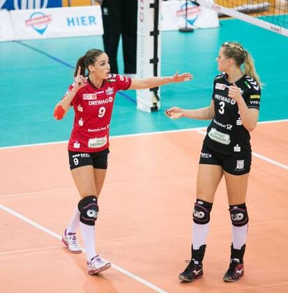 Myrthe Matilde Schoot 9 (Dresdner SC) und Kristina Mikhailenko 3 (Dresdner SC), Allianz MTV Stuttgart vs Dresdner SC, 1. Volleyball Bundesliga Play-Off Finale Spiel 2, Damen, SCHARRena, Stuttgart, 25.04.2015 EP_nwr
