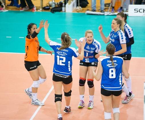 Jelena Wlk 1 freut sich mit ihrem Team, Allianz MTV Stuttgart vs Dresdner SC, 1. Volleyball Bundesliga Play-Off Finale Spiel 2, Damen, SCHARRena, Stuttgart, 25.04.2015 EP_nwr
