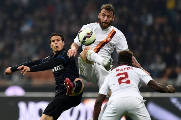 Mg Milano 25 04 2015 - campionato di calcio serie A Inter Mailand vs AS Rom: Daniele De Rossi-Hernanes 