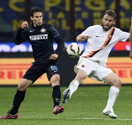 Db Milano 25 04 2015 - campionato di calcio serie A Inter Mailand vs AS Rom: Hernanes-Daniele De Rossi 