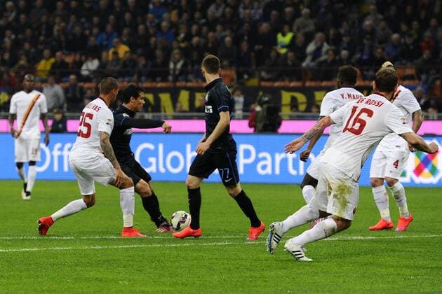 Hernanes Inter 1-0. Celebration goal - Mailand, 25-04-2015 Stadio Giuseppe Meazza - Football Calcio Serie A Inter Mailand vs AS Rom giuseppexceleste