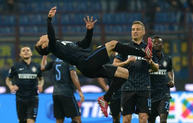 IPPFootball - soccer: Serie A, Inter Mailand - AS Rom, Torjubel Hernanes mit Salto xHOCHxZWEIx xItalyxPhotoxPressx 