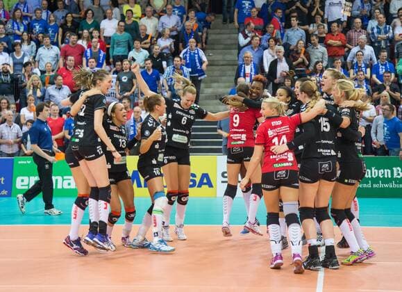 Jubel bei Dresden, Allianz MTV Stuttgart vs Dresdner SC, 1. Volleyball Bundesliga Play-Off Finale Spiel 2, Damen, SCHARRena, Stuttgart, 25.04.2015 EP_nwr