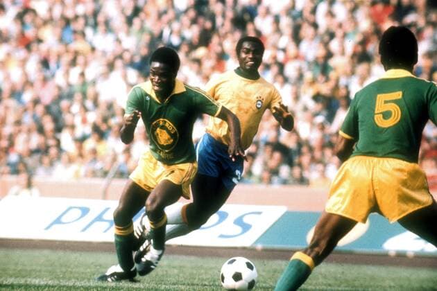 Ilunga Mwepu (Zaire) gegen Edu (Brasilien), re. Lobilo Boba (Zaire)