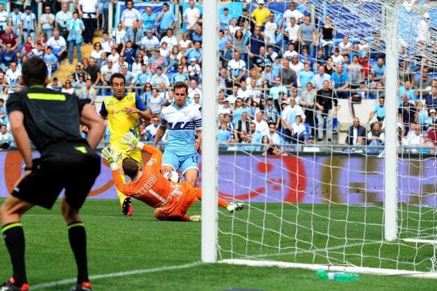 Aktuell FuÃŸball, Italien, Serie A, Lazio Rom - AC Chievo Verona 26.04.2015. Rome, Italy. Serie A Football. Lazio versus Chievo. Miroslav Klose scores the goal for 1-0 for Lazio xGiuseppexMaffiax  ActionPlus11616001