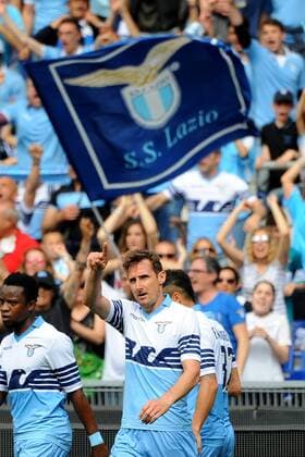 Aktuell FuÃŸball, Italien, Serie A, Lazio Rom - AC Chievo Verona 26.04.2015. Rome, Italy. Serie A Football. Lazio versus Chievo. Miroslav Klose celebrates after he scored the goal for 1-0 for Lazio xGiuseppexMaffiax  ActionPlus11616006