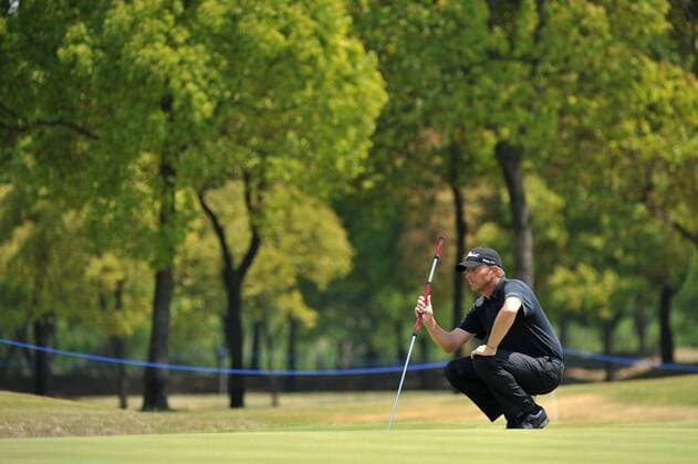 Aktuell Golf, China Open in Shanghai Soren Hansen of Denmark considers during the final round of the Volvo China Open tennis tournament 2015 in Shanghai, China, 26 April 2015. David Howell narrowly failed to win his first European Tour title since 2013 as he finished a shot adrift of China s Wu Ashun in the Volvo China Open. Wu, 29, finished on nine under after a final-round one-under 71 to secure a maiden European Tour title in Shanghai. Howell, 39, looked on course to force a play-off until he bogeyed the par-five 18th to finish with a level-par 72. Wu, who also plays on the Japan Tour, is the first Chinese player to win a European Tour event in his homeland. David Howell finishes second to home winner Wu Ashun at China Open  20150426_10127