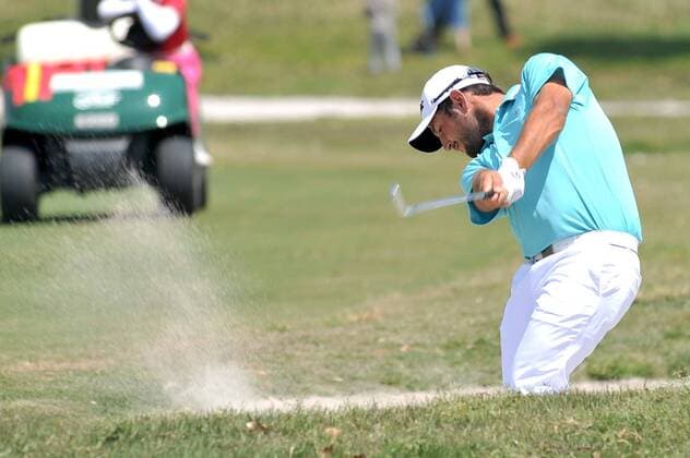 Aktuell Golf, China Open in Shanghai Alexander Levy of France hits from a bunker during the final round of the Volvo China Open tennis tournament 2015 in Shanghai, China, 26 April 2015. David Howell narrowly failed to win his first European Tour title since 2013 as he finished a shot adrift of China s Wu Ashun in the Volvo China Open. Wu, 29, finished on nine under after a final-round one-under 71 to secure a maiden European Tour title in Shanghai. Howell, 39, looked on course to force a play-off until he bogeyed the par-five 18th to finish with a level-par 72. Wu, who also plays on the Japan Tour, is the first Chinese player to win a European Tour event in his homeland. David Howell finishes second to home winner Wu Ashun at China Open  20150426_30110
