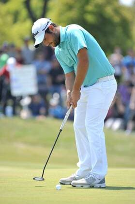 Aktuell Golf, China Open in Shanghai Alexander Levy of France putts during the final round of the Volvo China Open tennis tournament 2015 in Shanghai, China, 26 April 2015. David Howell narrowly failed to win his first European Tour title since 2013 as he finished a shot adrift of China s Wu Ashun in the Volvo China Open. Wu, 29, finished on nine under after a final-round one-under 71 to secure a maiden European Tour title in Shanghai. Howell, 39, looked on course to force a play-off until he bogeyed the par-five 18th to finish with a level-par 72. Wu, who also plays on the Japan Tour, is the first Chinese player to win a European Tour event in his homeland. David Howell finishes second to home winner Wu Ashun at China Open  20150426_30113