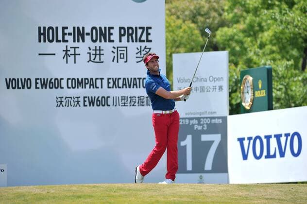 Aktuell Golf, China Open in Shanghai Edouard Espana of France hits during the final round of the Volvo China Open tennis tournament 2015 in Shanghai, China, 26 April 2015. David Howell narrowly failed to win his first European Tour title since 2013 as he finished a shot adrift of China s Wu Ashun in the Volvo China Open. Wu, 29, finished on nine under after a final-round one-under 71 to secure a maiden European Tour title in Shanghai. Howell, 39, looked on course to force a play-off until he bogeyed the par-five 18th to finish with a level-par 72. Wu, who also plays on the Japan Tour, is the first Chinese player to win a European Tour event in his homeland. David Howell finishes second to home winner Wu Ashun at China Open  20150426_64135