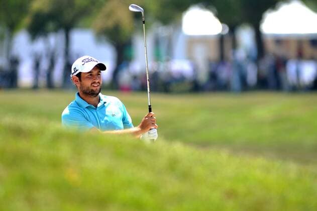 Aktuell Golf, China Open in Shanghai Alexander Levy of France hits from a bunker during the final round of the Volvo China Open tennis tournament 2015 in Shanghai, China, 26 April 2015. David Howell narrowly failed to win his first European Tour title since 2013 as he finished a shot adrift of China s Wu Ashun in the Volvo China Open. Wu, 29, finished on nine under after a final-round one-under 71 to secure a maiden European Tour title in Shanghai. Howell, 39, looked on course to force a play-off until he bogeyed the par-five 18th to finish with a level-par 72. Wu, who also plays on the Japan Tour, is the first Chinese player to win a European Tour event in his homeland. David Howell finishes second to home winner Wu Ashun at China Open  20150426_64206