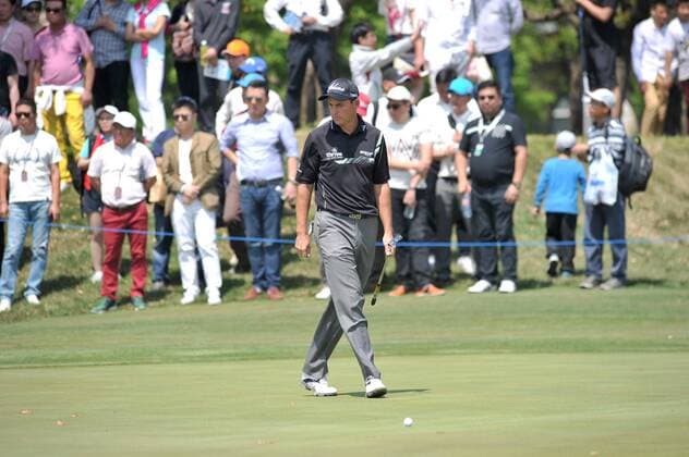 Aktuell Golf, China Open in Shanghai David Howell of England considers a putt during the final round of the Volvo China Open tennis tournament 2015 in Shanghai, China, 26 April 2015. David Howell narrowly failed to win his first European Tour title since 2013 as he finished a shot adrift of China s Wu Ashun in the Volvo China Open. Wu, 29, finished on nine under after a final-round one-under 71 to secure a maiden European Tour title in Shanghai. Howell, 39, looked on course to force a play-off until he bogeyed the par-five 18th to finish with a level-par 72. Wu, who also plays on the Japan Tour, is the first Chinese player to win a European Tour event in his homeland. David Howell finishes second to home winner Wu Ashun at China Open  20150426_64311
