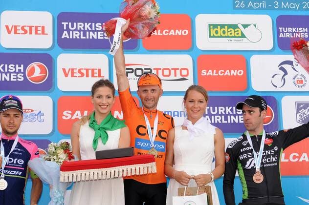 Davide REBELLIN ( ITA CCC Sprandi Polkowice ) gewinnt die erste Bergankunft in Elmali Seki bei der Tuerkei Rundfahrt 2015 und kann sich auf dem Podium feiern lassen - Siegerehrung - Zeremonie - Ceremony - Jubel - Freude - Emotionen - Querformat - quer - horizontal - Event Veranstaltung: Tour of Turkey 2015 - Stage 3 3.Etappe: Kemer nach Elmali Seki 165.0 km - Location Ort: Elmali Seki - Turkey - Tuerkei - Asia - Asien - Date Datum: 28.04.2015