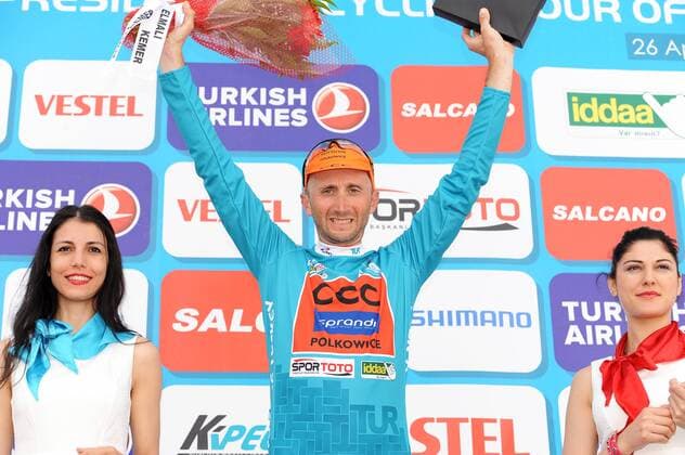 Davide REBELLIN ( ITA CCC Sprandi Polkowice ) gewinnt die erste Bergankunft in Elmali Seki bei der Tuerkei Rundfahrt 2015 und uebernimmt gleichzeitig das tuerkise Fuehrungstrikot - Siegerehrung - Zeremonie - Ceremony - Jubel - Freude - Emotionen - Querformat - quer - horizontal - Event Veranstaltung: Tour of Turkey 2015 - Stage 3 3.Etappe: Kemer nach Elmali Seki 165.0 km - Location Ort: Elmali Seki - Turkey - Tuerkei - Asia - Asien - Date Datum: 28.04.2015