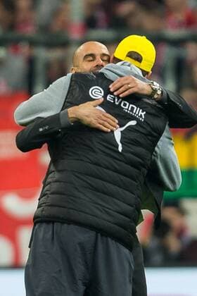 Dienstag 28.04.2015, DFB-Pokal Halbfinale, Saison 2014 2015 in Muenchen, FC Bayern Muenchen - BV Borussia Dortmund, v-l Trainer Pep Guardiola (FC Bayern) Cheftrainer Juergen Klopp (Dortmund) DeFodi001
