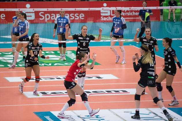 Lisa Izquierdo-Mocasqui 13 (Dresdner SC), Jaroslava Pencov?? 6 (Dresdner SC) und Kristina Mikhailenko 3 (Dresdner SC), Dresdner SC vs Allianz MTV Stuttgart, 1. Volleyball Bundesliga Play-Off Finale Spiel 3, Damen, SCHARRena, Stuttgart, 29.04.2015 , EP_NWR