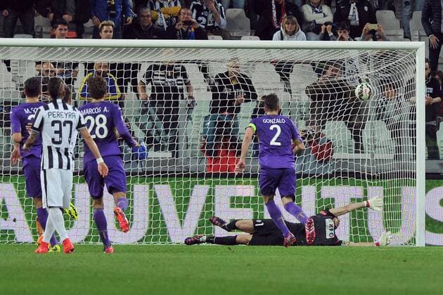 An Torino 29 04 2015 - campionato di calcio serie A Juventus Turin vs ACF Fiorentina (FC Florenz): Tor durch Gonzalo Rodriguez 