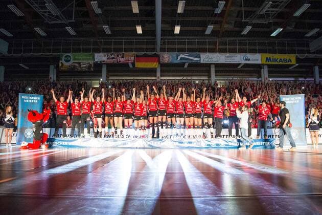 Meisterfeier des Dresdner SC, , Dresdner SC vs Allianz MTV Stuttgart, 1. Volleyball Bundesliga Play-Off Finale Spiel 3, Damen, SCHARRena, Stuttgart, 29.04.2015 , EP_NWR