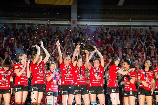 Meisterfeier des Dresdner SC, , Dresdner SC vs Allianz MTV Stuttgart, 1. Volleyball Bundesliga Play-Off Finale Spiel 3, Damen, SCHARRena, Stuttgart, 29.04.2015 , EP_NWR