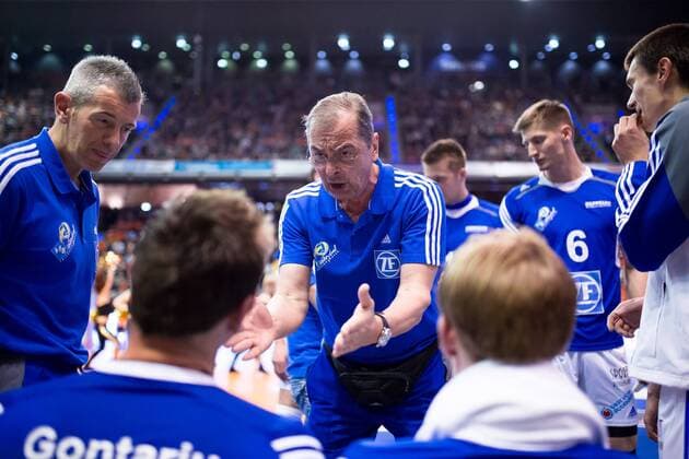 Berlin, Deutschland, 30.04.2015: Volleyball Bundesliga Playoffs Finale Spiel 4 (Best of Five) Saison 2014 2015 - Berlin Recycling Volleys - VfB Friedrichshafen. Trainer Stelian Moculescu (Friedrichshafen)