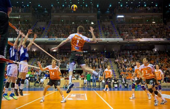 Volleyball Herren Berlin 30.04.2015 Max Schmeling Halle Bundesliga Finale 4. Spiel Berlin Recycling Volleys geg VfB Friedrichshafen 2 : 3 vlnr scc Tomas KMET 14 scc Scott TOUZINSKY 1 scc Christian DUENNES (DÜNNES) 16 scc Felix FISCHER 6 scc Kawika SHOJI 7 scc Martin KRYSTOF 11 scc