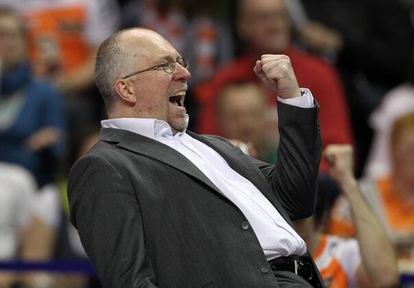 Trainer Mark Lebedew Freude Emotion jubelnd Jubel nach Satzgewinn Volleyball Bundesliga Herren Play Off Finale um die Deutsche Meisterschaft Saison 2014 2015 30.04.2015 BR Volleys Berlin vs. VfB Friedrichshafen