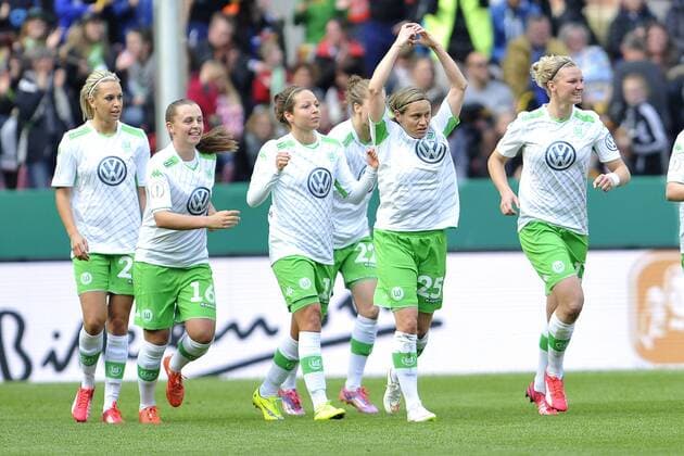 Koeln, Deutschland 01. Mai 2015: DFB Pokalfinale der Frauen 14 15 - Turbine Potsdam vs. VfL Wolfsburg. Torjubel zum 0:1 durch Martina Müller (Wolfsburg) ot