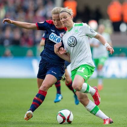 v.li.: Tabea Kemme (1. FFC Turbine Potsdam), Alexandra Popp (VfL Wolfsburg), im Zweikampf, Duell, duel, tackle, Aktion, Action, Fussball, DFB-Pokal der Frauen, 1. FFC Turbine Potsdam - VfL Wolfsburg, xbhx