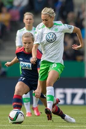 v.li.: Tabea Kemme (1. FFC Turbine Potsdam) und Lena Goeßling (VfL Wolfsburg) im Zweikampf, Duell, duel, tackle, Fussball, DFB-Pokal der Frauen, 1. FFC Turbine Potsdam - VfL Wolfsburg, xdgx