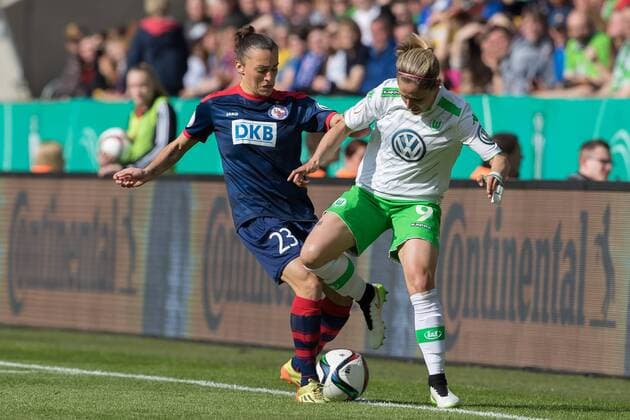 v.li.: Lidija Kulis (1. FFC Turbine Potsdam) und Anna Blässe (VfL Wolfsburg) im Zweikampf, Duell, duel, tackle, Fussball, DFB-Pokal der Frauen, 1. FFC Turbine Potsdam - VfL Wolfsburg, xdgx