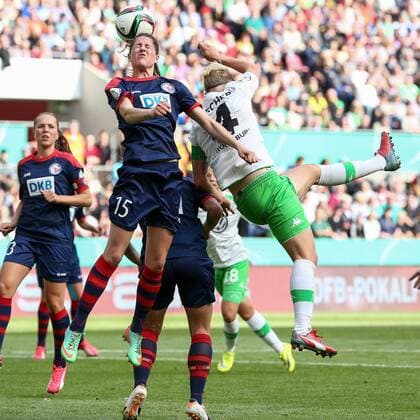 v.li.: Inka Wesely (1. FFC Turbine Potsdam), Nilla Fischer (VfL Wolfsburg), kopfball, Freistoß, Fussball, DFB-Pokal der Frauen, 1. FFC Turbine Potsdam - VfL Wolfsburg, xbhx